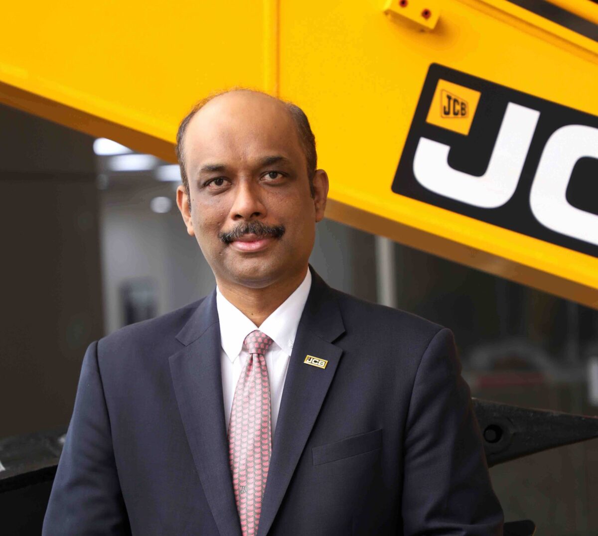 JCB hydrogen machine makes trade show debut at Excon
