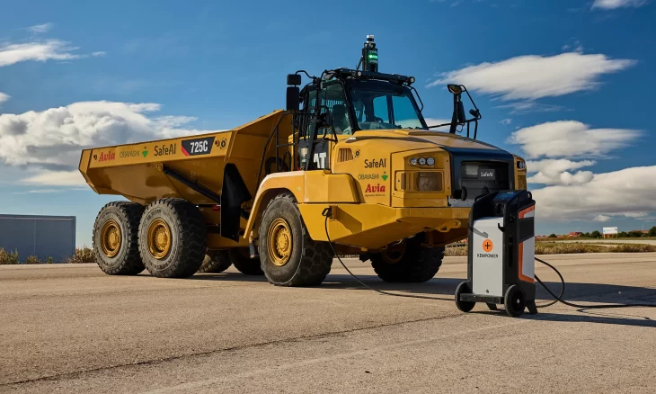 SafeAI and Obayashi unveil the world's first retrofit zero-emission Caterpillar 725 haul truck, a breakthrough in sustainable heavy industry.
